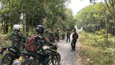 Cegah Karhutla, Babinsa Koramil 412-05/TBU Gelar Patroli di Lahan Rawan Kebakaran