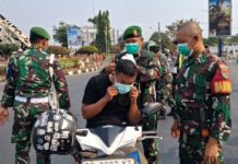 Abu Vulkanik Sampai ke Lampung Utara, Kodim 0412/LU Bagikan Masker kepada Warga