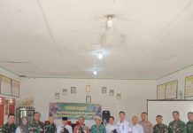 Mabes TNI Gelar Penyuluhan Karhutla dan berikan bantuan paket sembako kepada warga Lambu Kibang