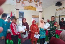 Antrean Warga Berjalan Tertib, Babinsa Pastikan Beras CPP Bulog Sampai ke Tangan Penerima