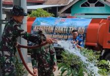 KODIM 0412/LU Salurkan Bantuan Air Bersih untuk Warga Terdampak Kemarau di Kotabumi