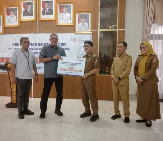 Kali Kedua, Bank Lampung Kembali Serahkan Bantuan 1 Unit Mobil Ambulans untuk Perkuat Layanan Kesehatan di Lampung Utara