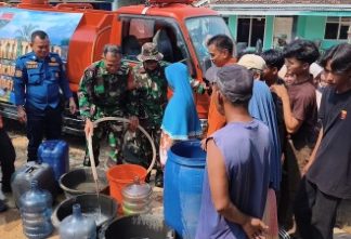 Kodim 0412/LU Kembali Salurkan Bantuan Air bagi Warga Terdampak Krisis Air Bersih