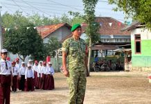 Cegah Perundungan Sejak Dini, Babinsa Pelda Sukariaman Tanamkan Disiplin dan Sopan Santun kepada Siswa SDN 12 Pulung Kencana