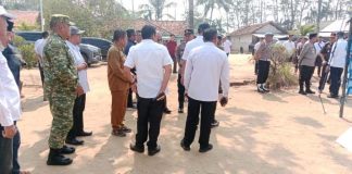 Kawal Pesta Demokrasi Desa, Pabung Tubaba Mendampingi Rombongan Forkopimda Tinjau Pilkati Tiyuh Karta Tanjung Selamet.