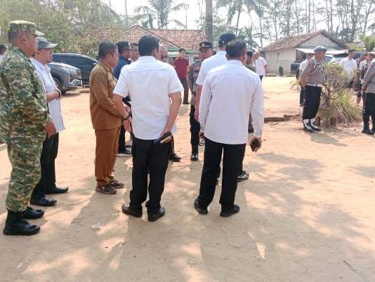 Kawal Pesta Demokrasi Desa, Pabung Tubaba Mendampingi Rombongan Forkopimda Tinjau Pilkati Tiyuh Karta Tanjung Selamet.