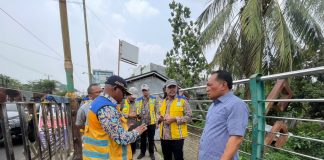 Derita Banjir Jadi Langganan, Aprozi Alam ‘Giring’ Kepala BBWS Mesuji Sekampung Atasi Way Rarem dan Way Umban